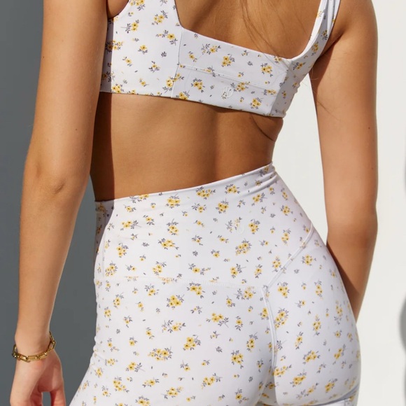 NWT Astoria Activewear LUXE Balance Workout Set in Primrose - Picture 3 of 6